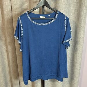 Women’s Short Sleeve Textured Top with White Trim 2X